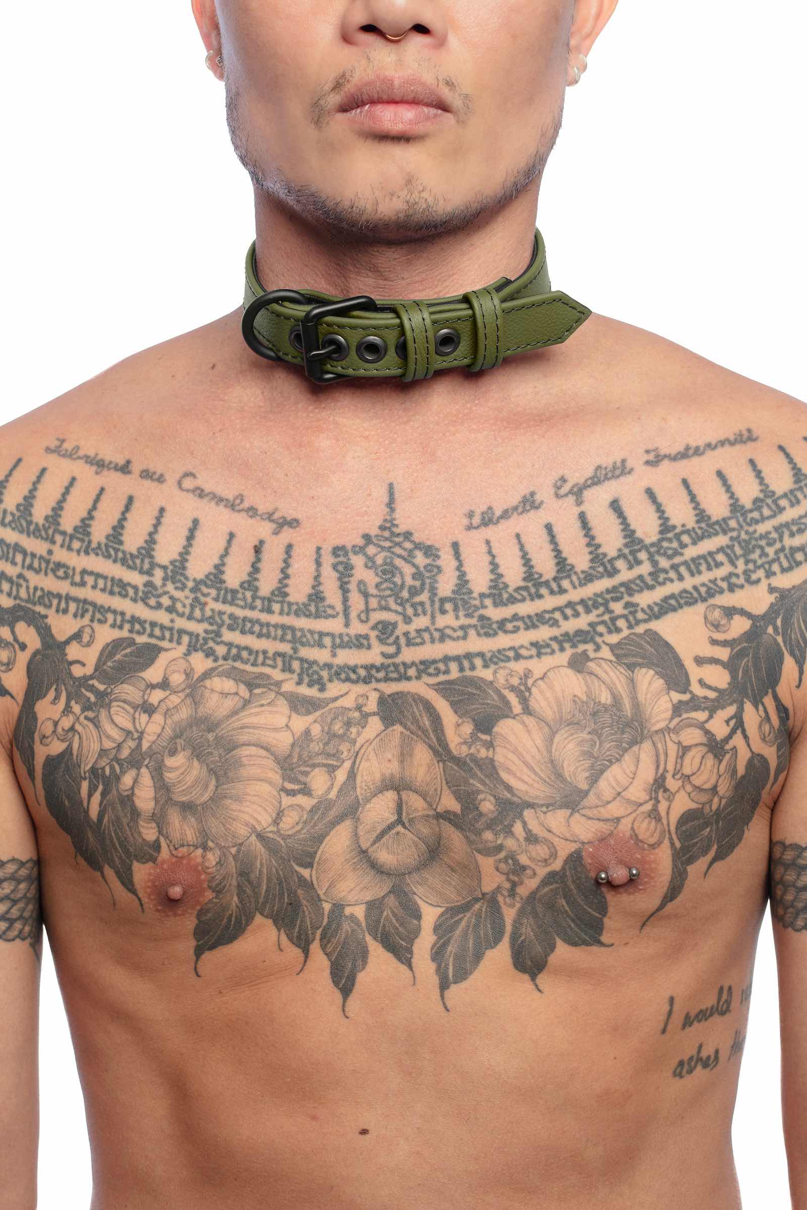 Front on shot of male model wearing a 1" wide ARMY OF MEN army green leather collar with matte black hardware.