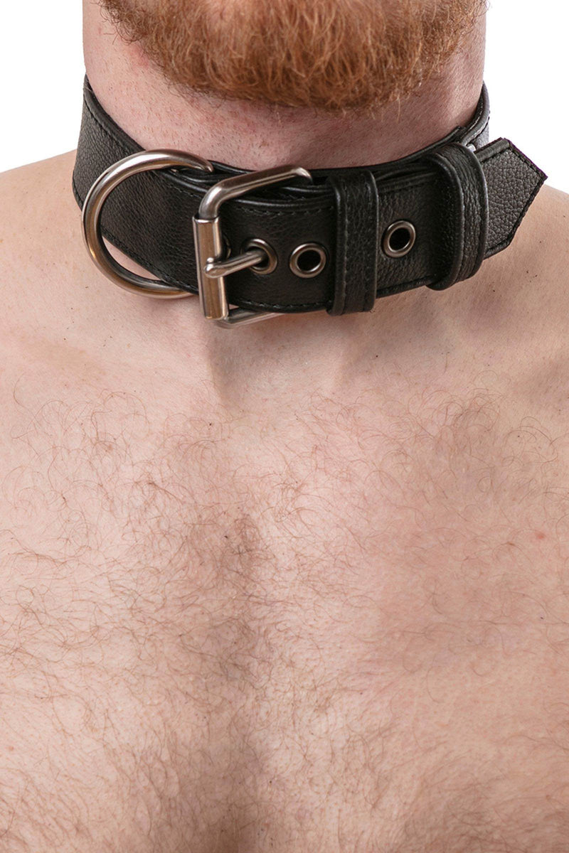 Detailed view of a male model in a 1.5" wide ARMY OF MEN CLASSIC COLLAR WIDE with stainless steel rivets, buckle, and D-ring.