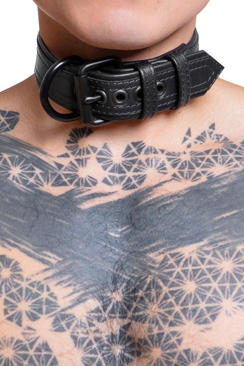Male model wearing a 1.5" wide ARMY OF MEN COMBAT COLLAR WIDE - Black with a matte black buckle, shown in detail.