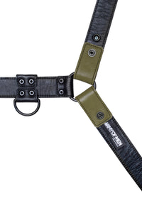 Flat-laid and facing down a 1.5" wide ARMY OF MEN CLASSIC BULLDOG - Army Green with black O-rings showing the lining leather.