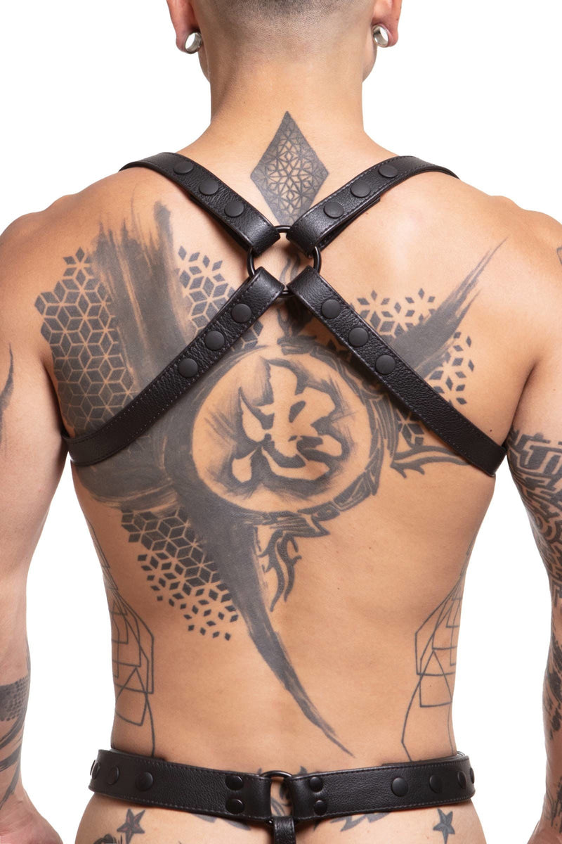 Male model turned away in a 1" wide ARMY OF MEN black leather shoulder harness with matte black snaps, and O-ring.