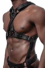 Model wearing matt black universal x harness version 3