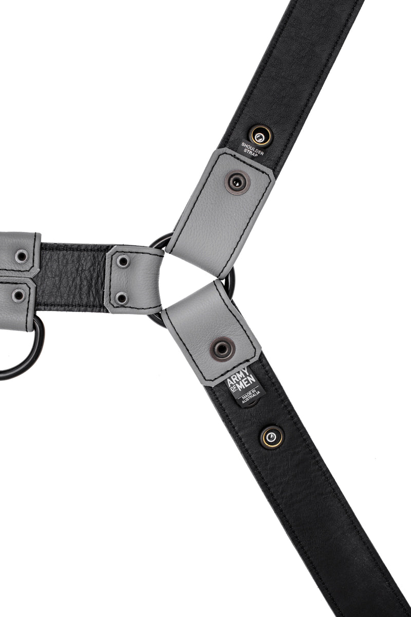 Full grey leather bulldog harness with black hardware. Lining.